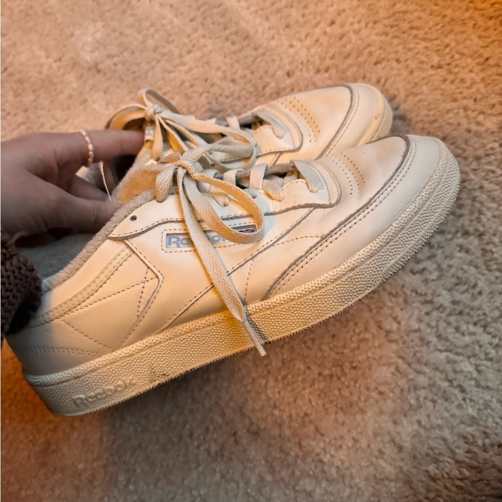 men’s 8 1/2 white Classic Reebok
